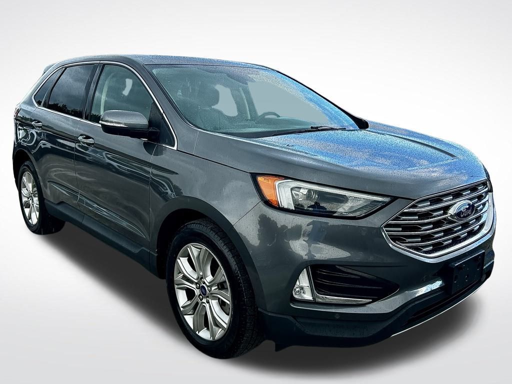 2022 Ford Edge Titanium photo 2