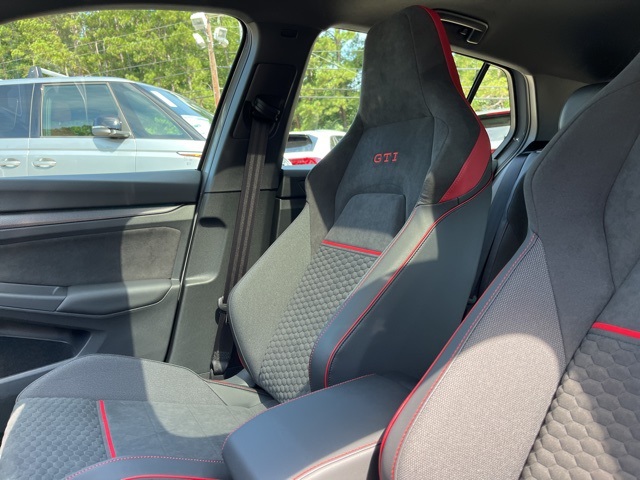 2025 Volkswagen Golf GTI SE photo 10