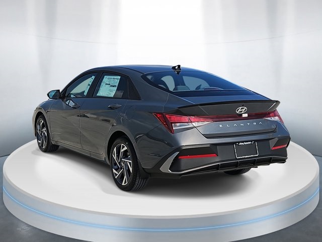 2025 Hyundai Elantra SEL Sport photo 3