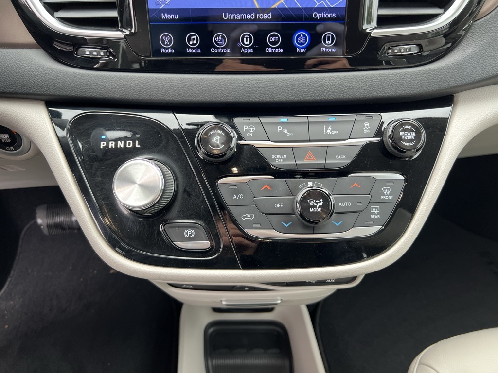 2017 Chrysler Pacifica Touring Plus photo 21