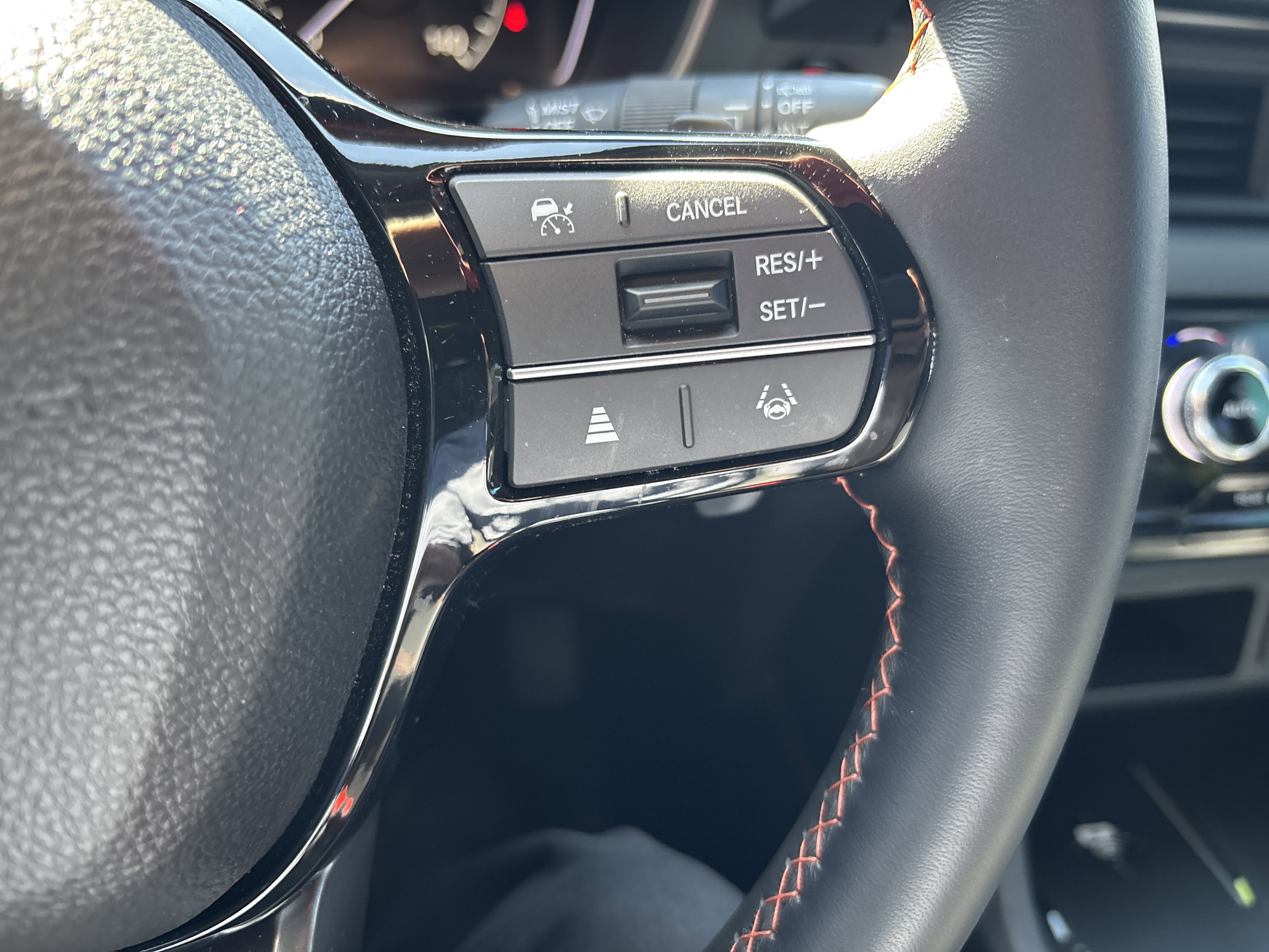 2025 Honda Pilot TrailSport photo 3