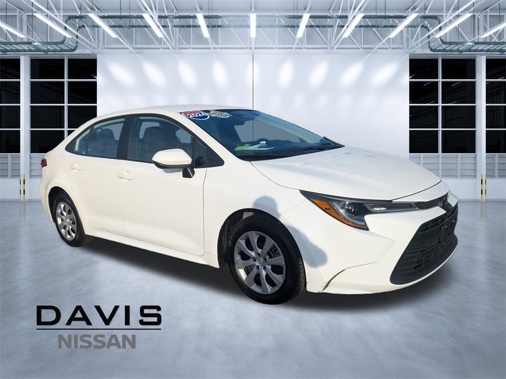 2024 Toyota Corolla LE's photo