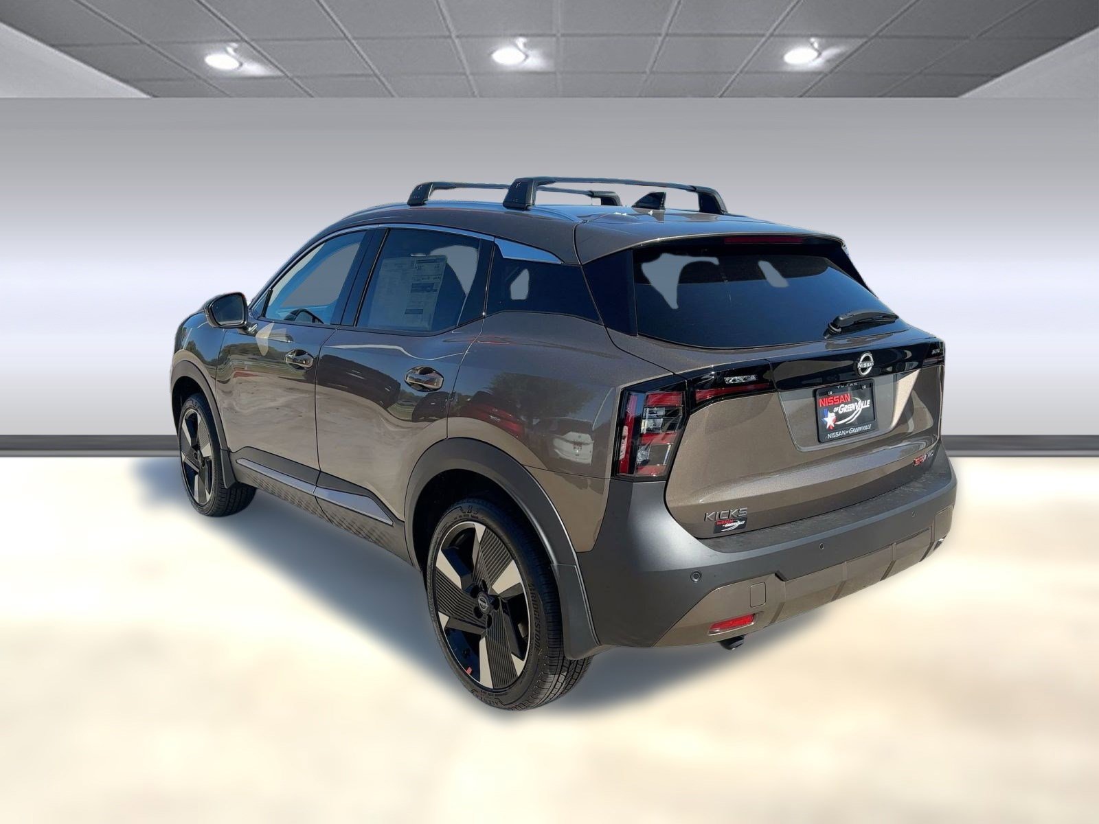 2026 Nissan Kicks SR photo 3