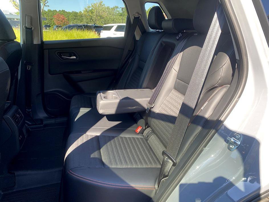 2025 Nissan Rogue SV photo 16