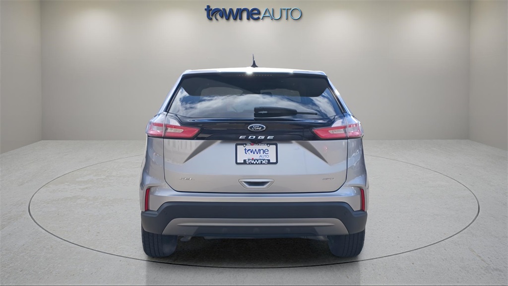 2022 Ford Edge SEL photo 4