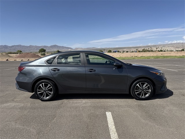 2023 Kia Forte LXS photo 4
