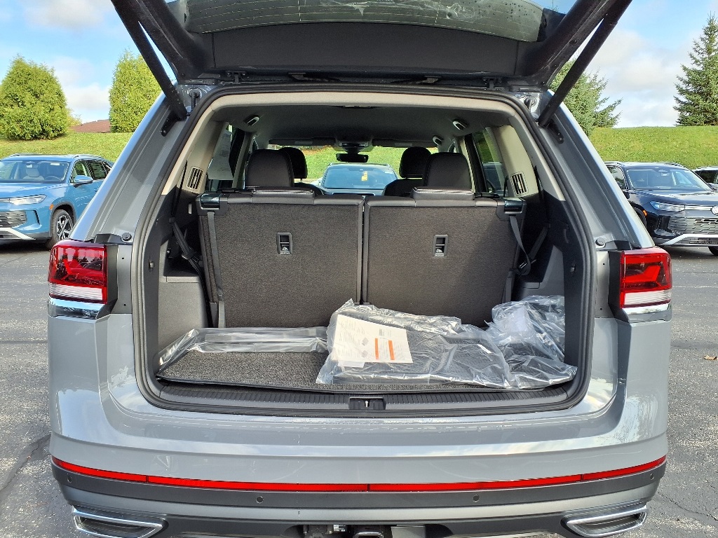 2026 Volkswagen Atlas SE Technology photo 3