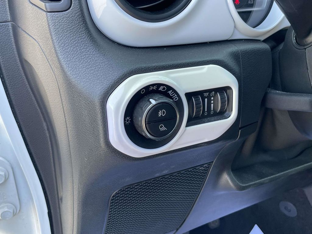 2021 Jeep Gladiator Sport photo 24