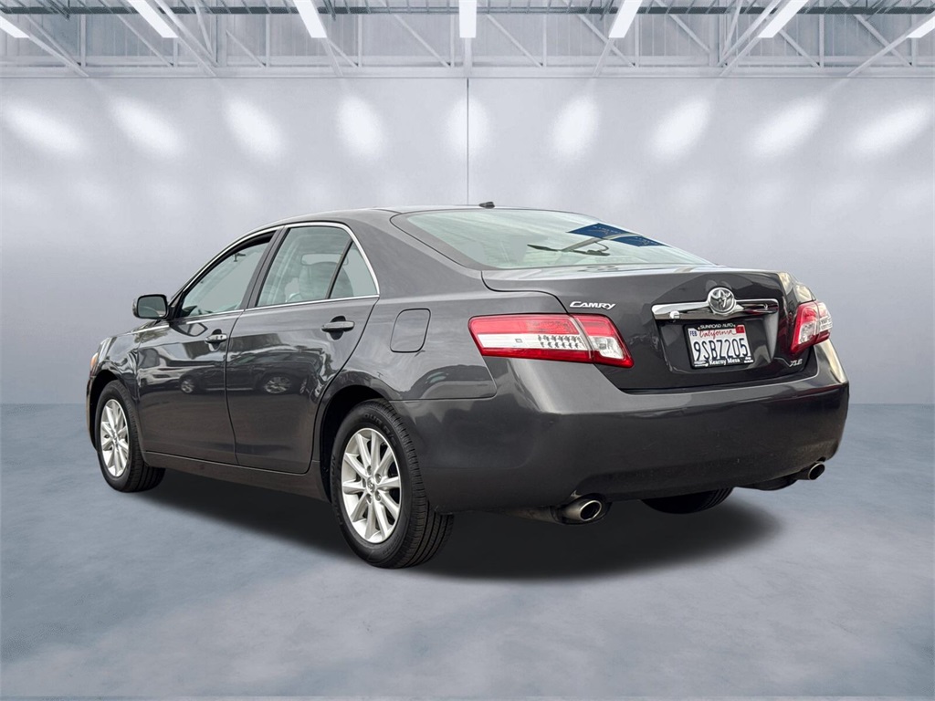 2011 Toyota Camry XLE photo 4
