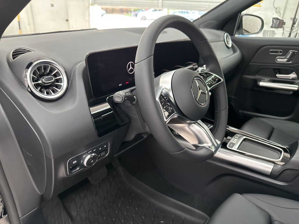 2025 Mercedes Benz GLA 250 photo 9