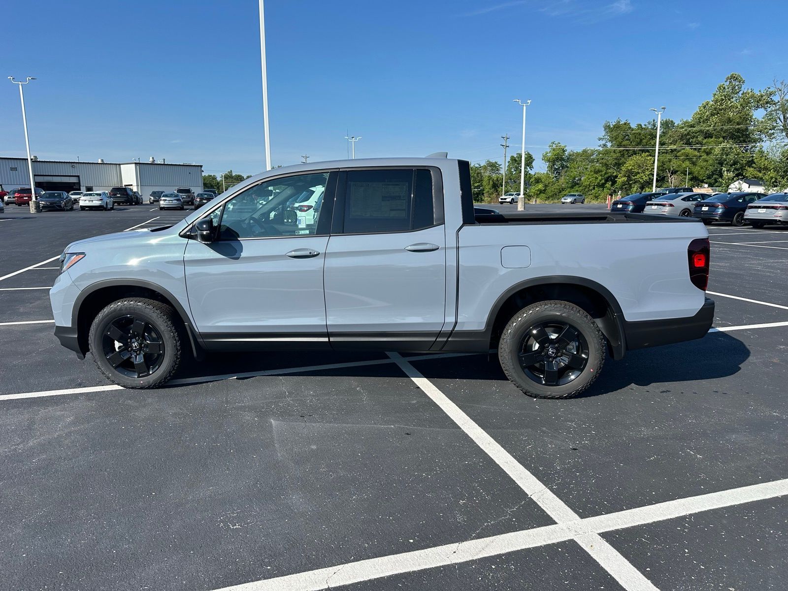 2025 Honda Ridgeline Black Edition photo 2