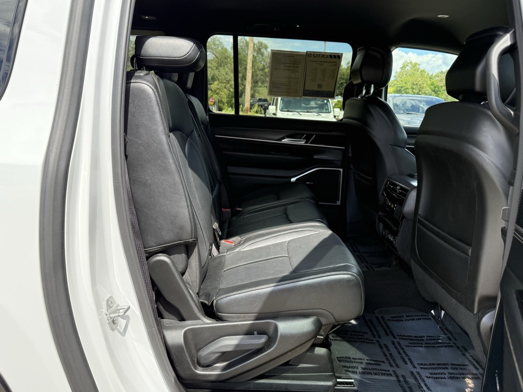 2023 Jeep Wagoneer L Series II photo 30
