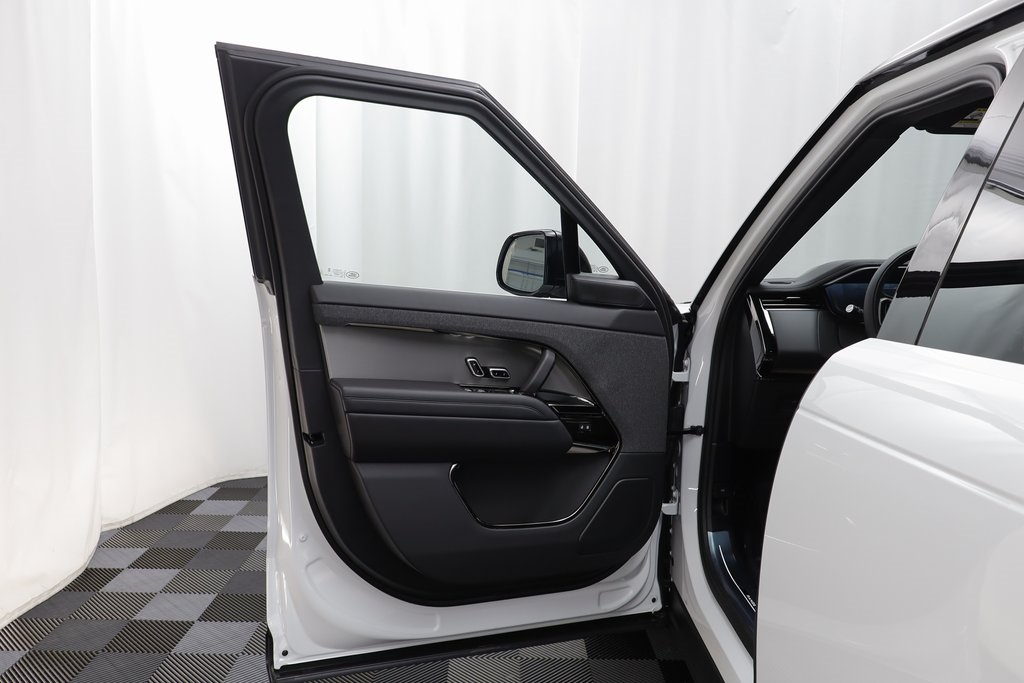 2025 Land Rover Range Rover Sport SE photo 5