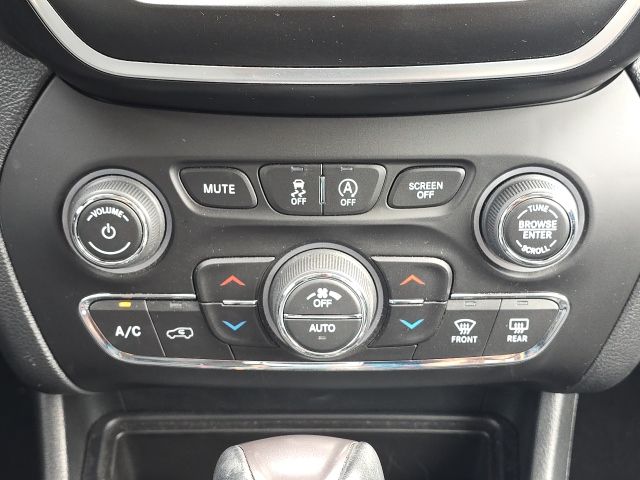 2022 Jeep Cherokee Latitude Lux photo 32