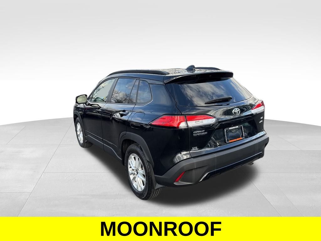 2024 Toyota Corolla Cross LE photo 3