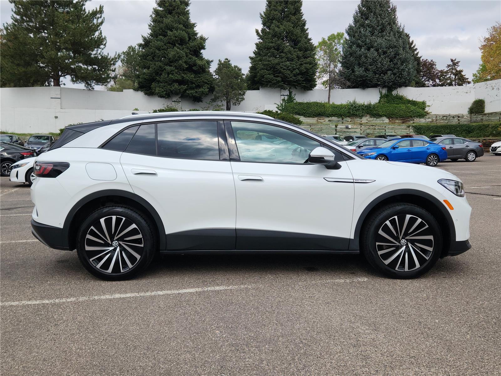 2023 Volkswagen ID.4 Pro Plus photo 2