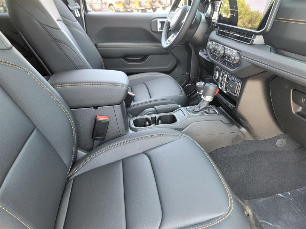 2025 Jeep Wrangler Sahara photo 13