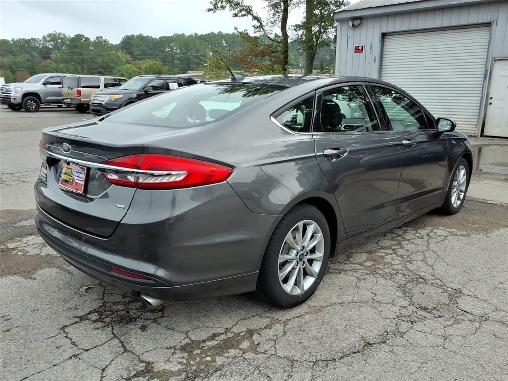 2017 Ford Fusion SE photo 3