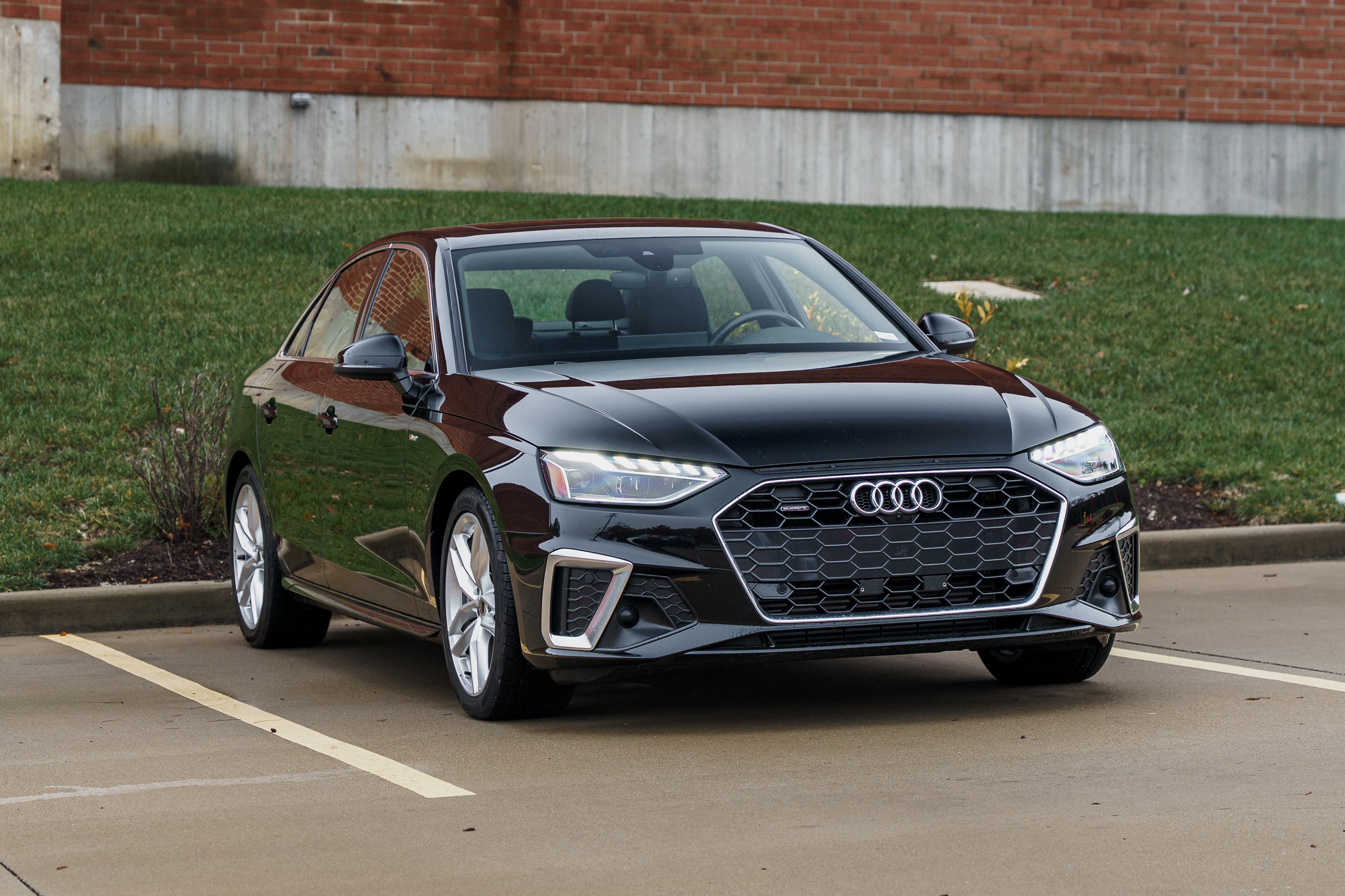 2023 Audi A4 S line Quattro Premium Plus photo 2