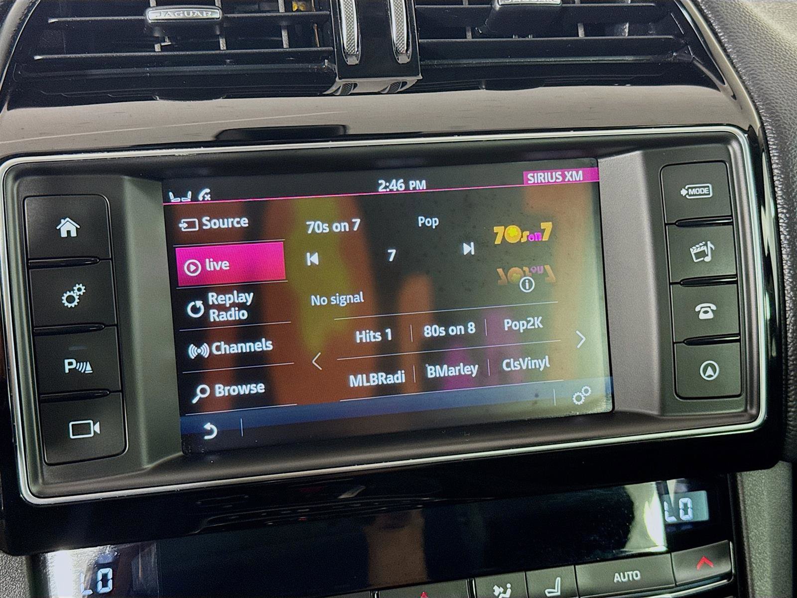 2018 Jaguar F-PACE Prestige photo 14