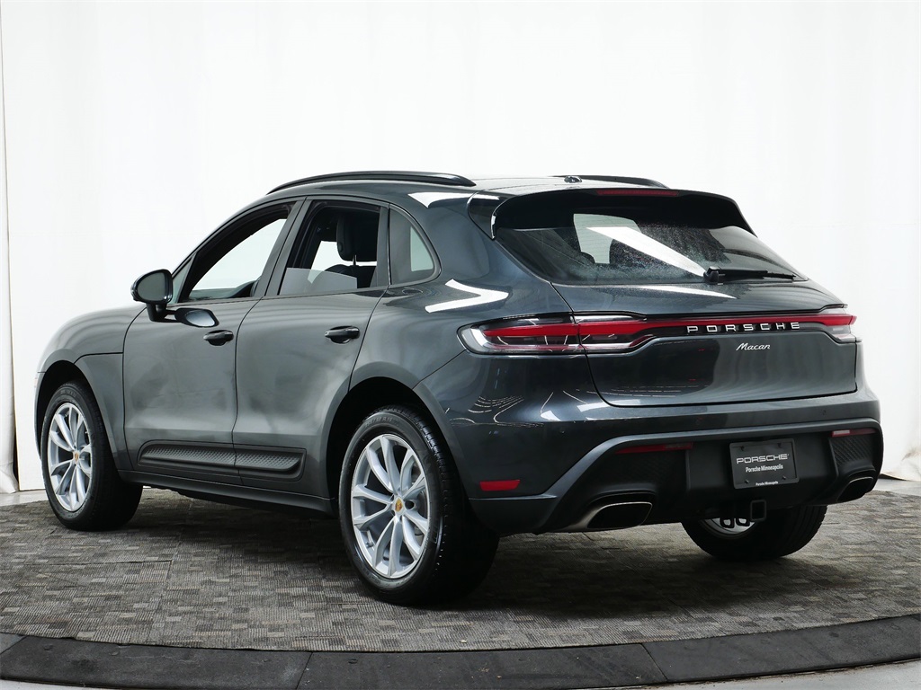 2025 Porsche Macan T photo 3