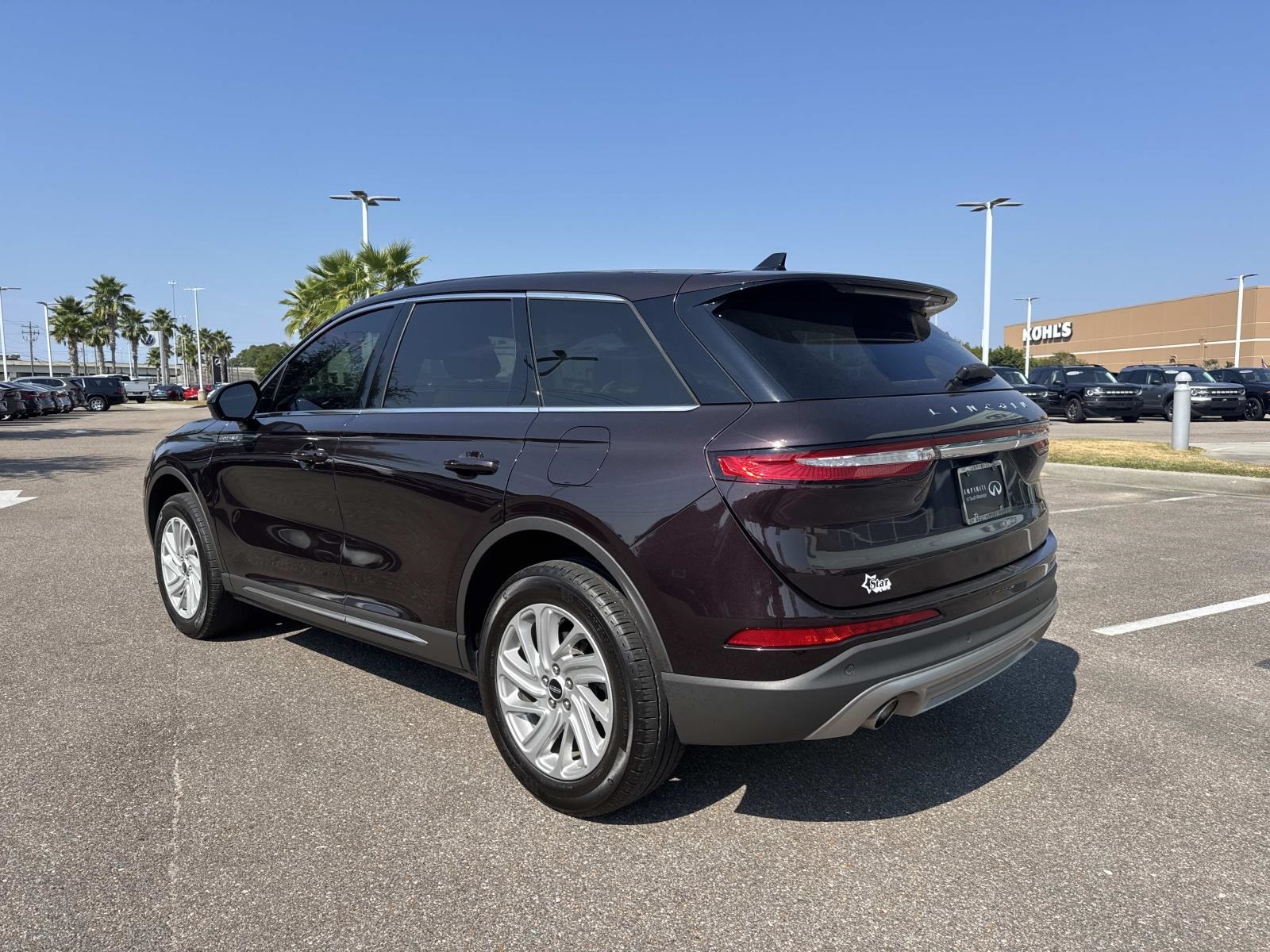 2023 Lincoln Corsair Standard photo 4