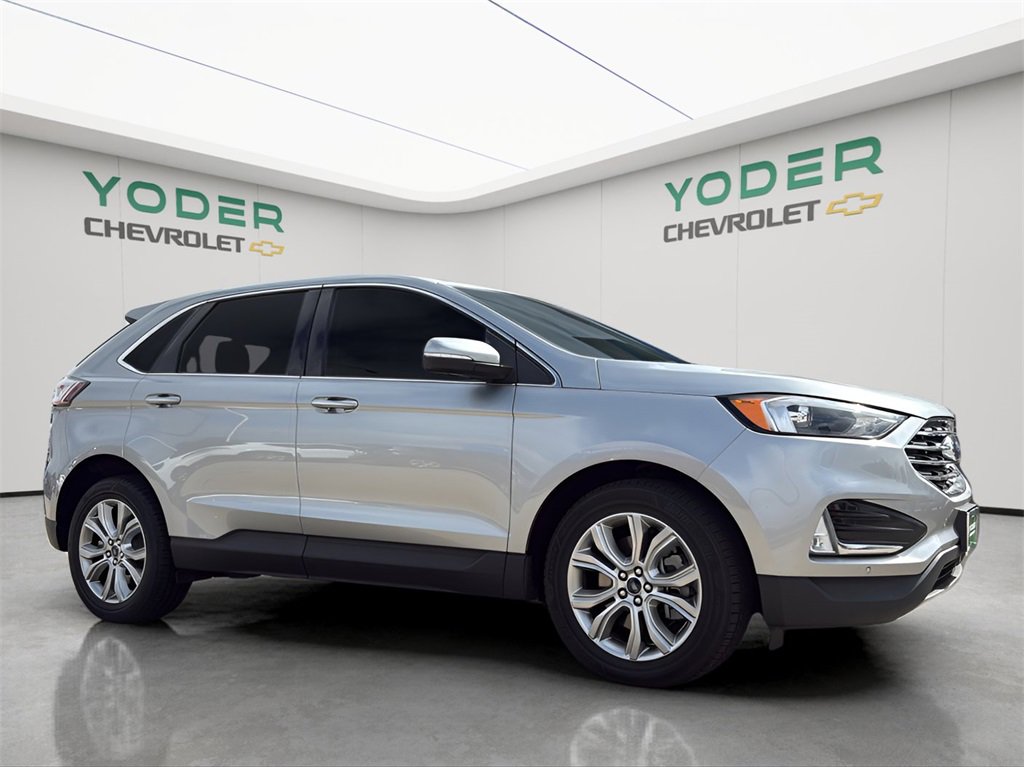 2022 Ford Edge Titanium photo 2