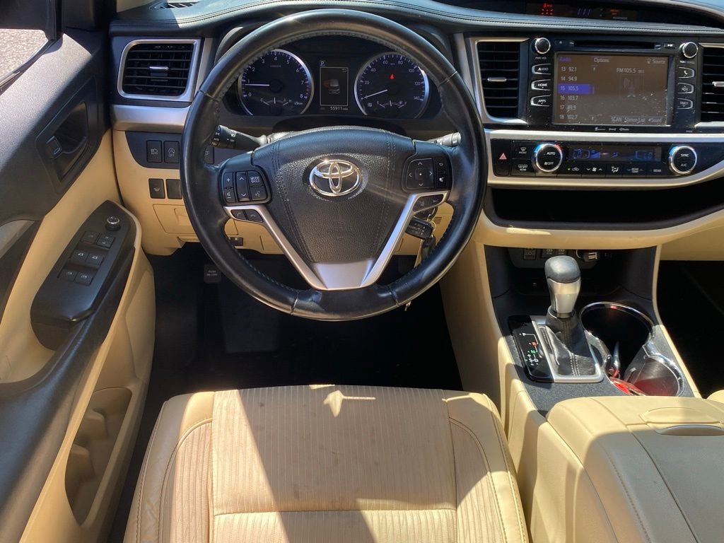 2017 Toyota Highlander LE Plus photo 8