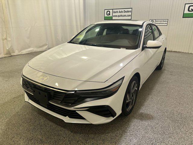 2025 Hyundai Elantra SEL Convenience photo 3