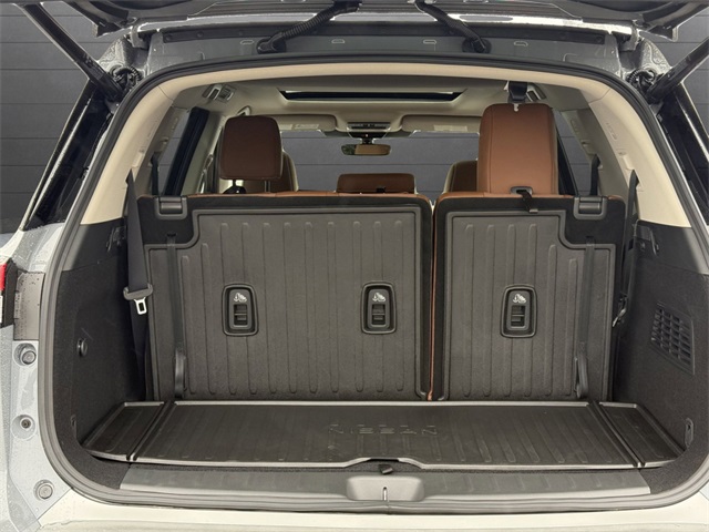 2025 Nissan Pathfinder Platinum photo 25