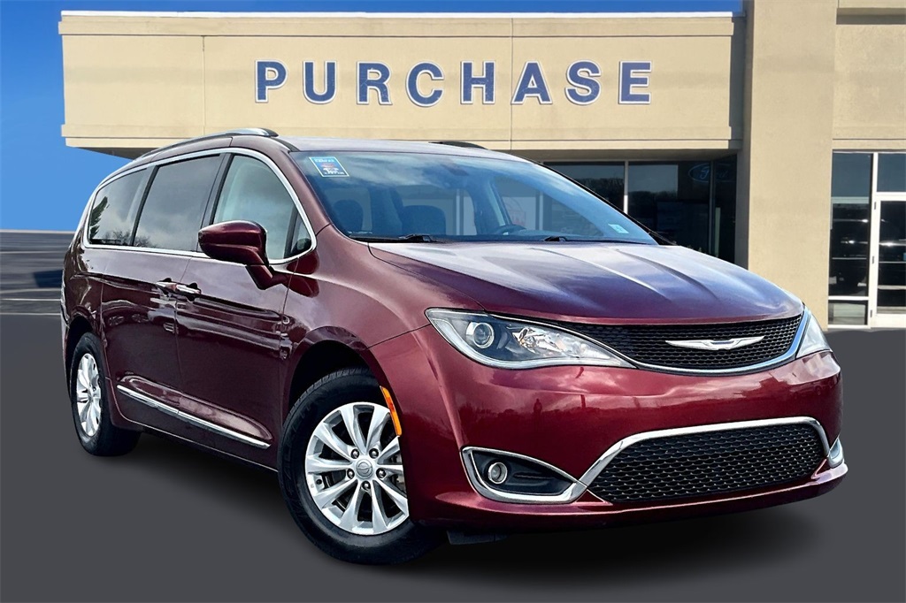 2018 Chrysler Pacifica Touring L's photo
