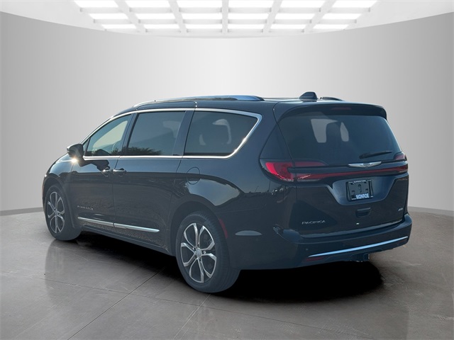 2025 Chrysler Pacifica Pinnacle photo 5