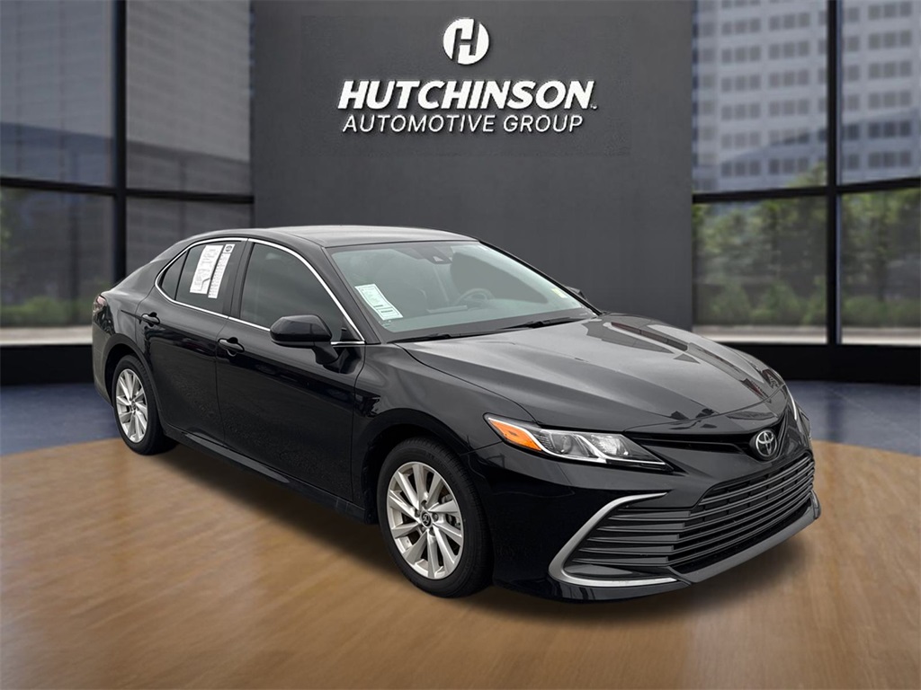 2024 Toyota Camry LE's photo