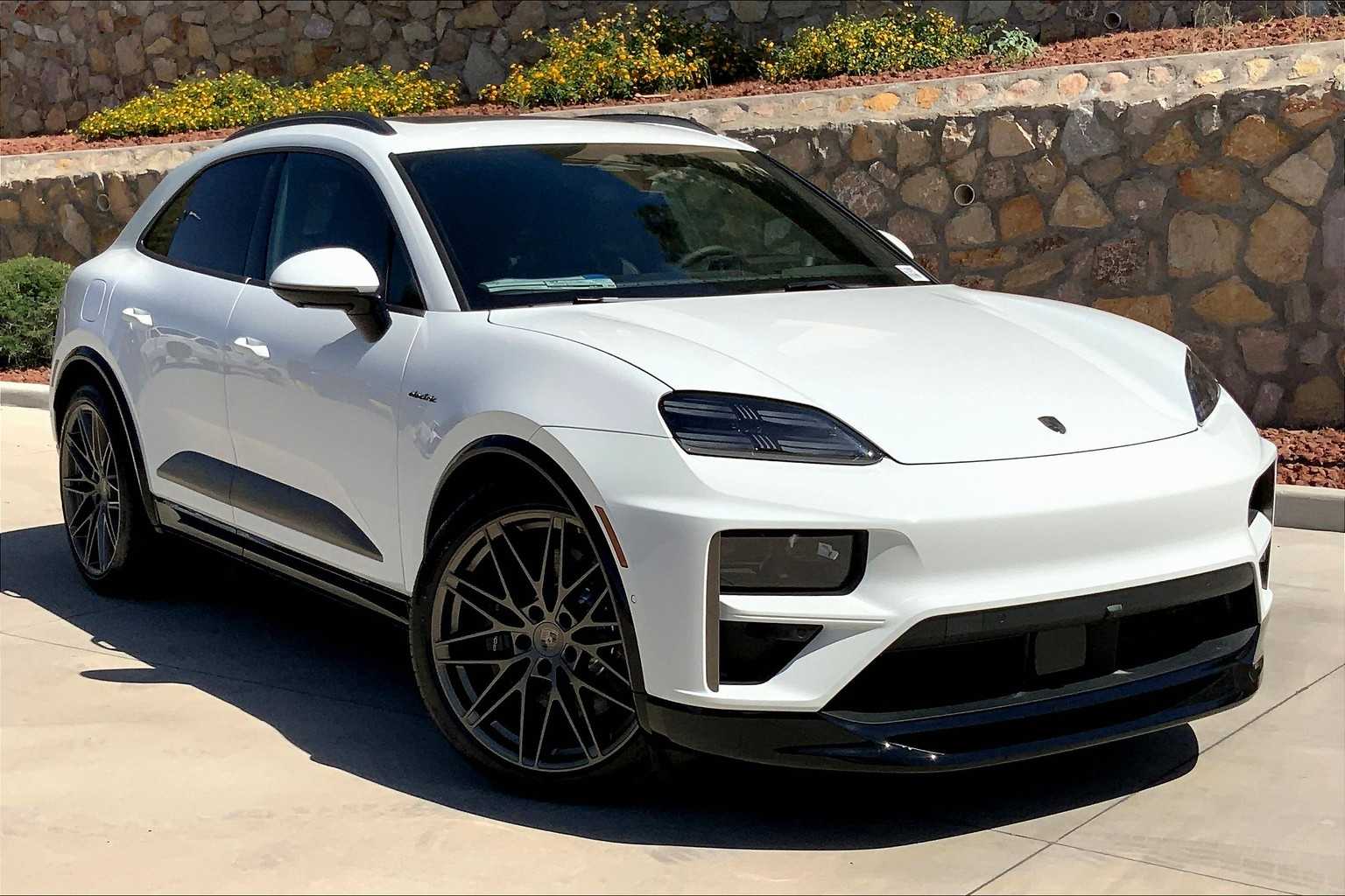 2025 Porsche Macan Electric Turbo photo 8
