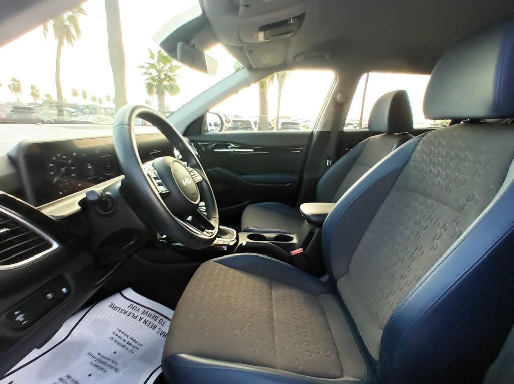 2024 Kia Seltos S photo 13