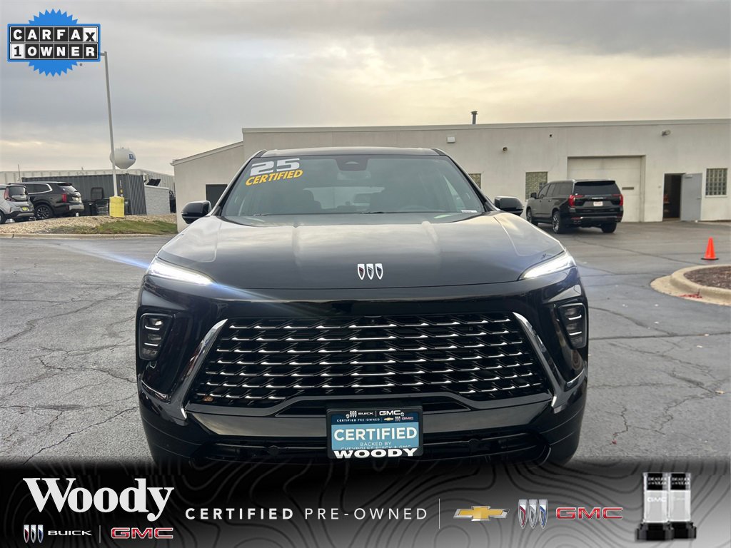 2025 Buick Enclave Avenir photo 2