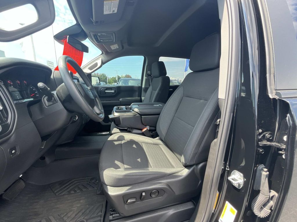 2025 Chevrolet Silverado 1500 Custom Trail Boss photo 11