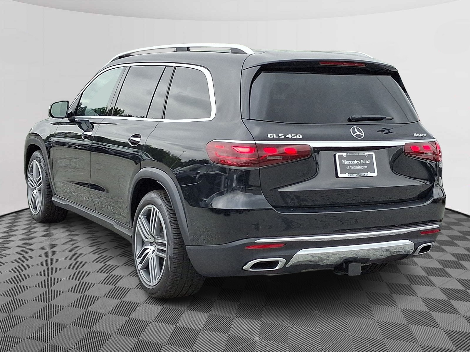 2025 Mercedes Benz GLS 450 4MATIC photo 4