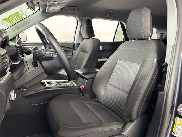 2022 Ford Explorer XLT photo 2