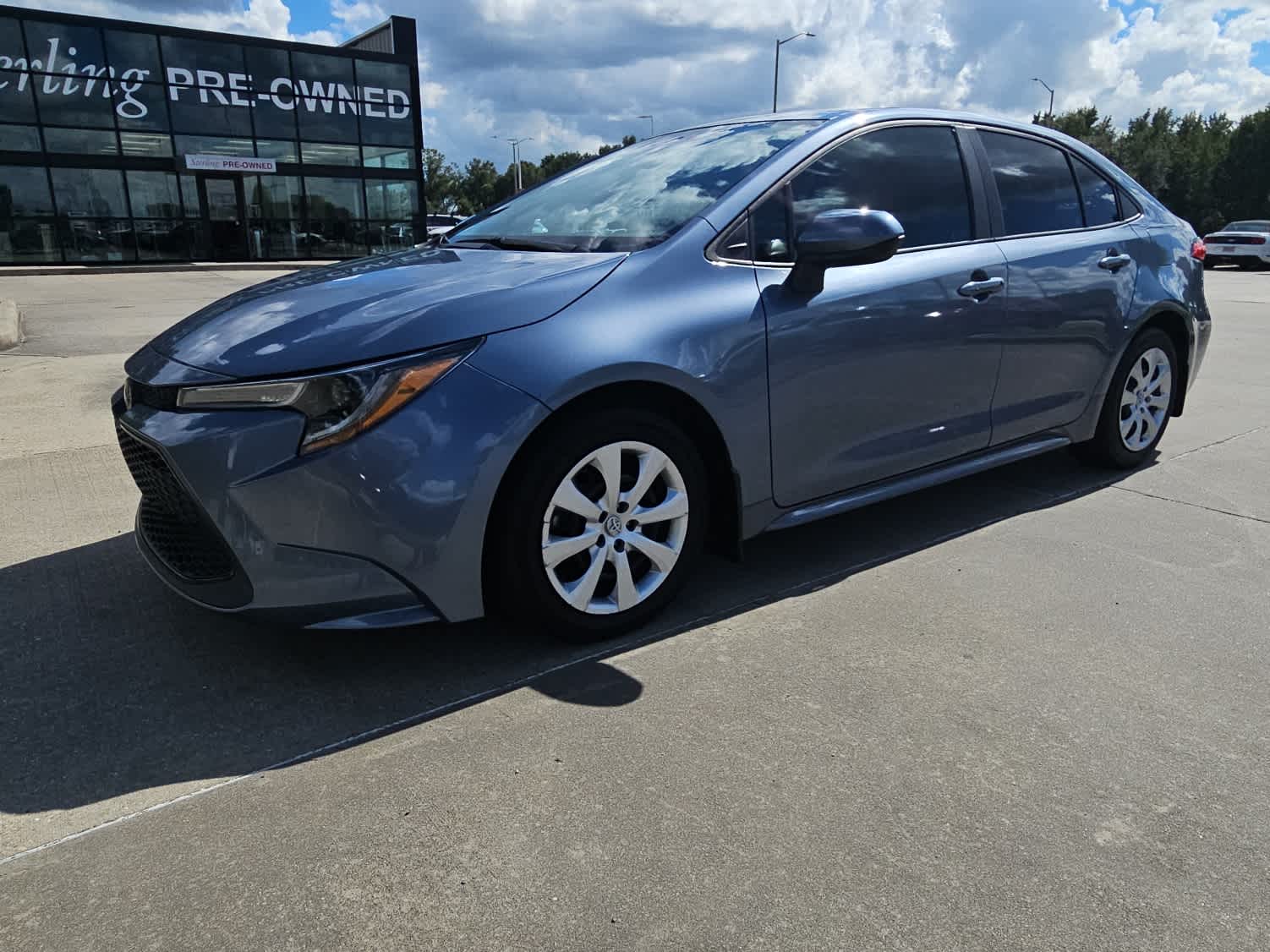 2020 Toyota Corolla LE photo 3
