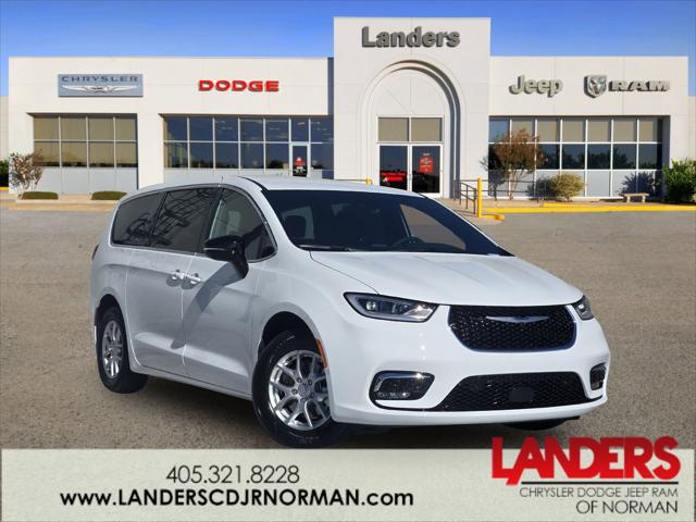 2026 Chrysler Pacifica Select's photo