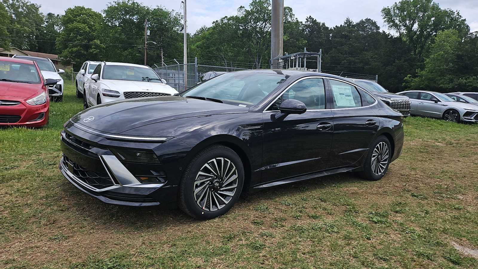 2025 Hyundai Sonata Hybrid Limited photo 2