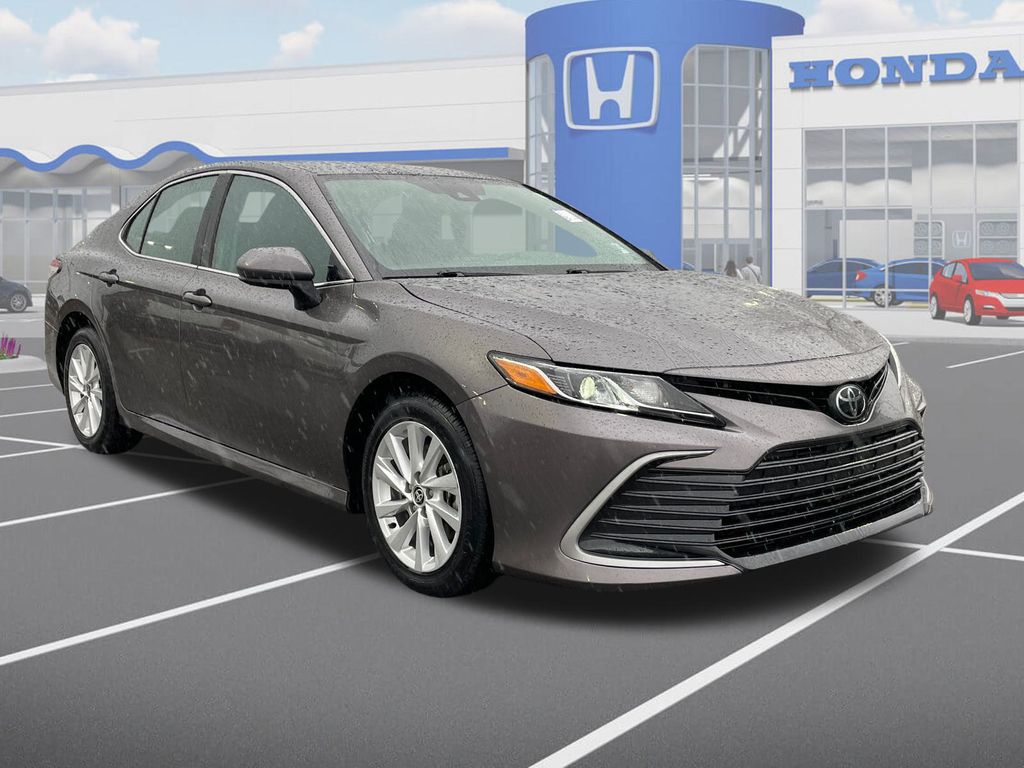 2024 Toyota Camry LE's photo