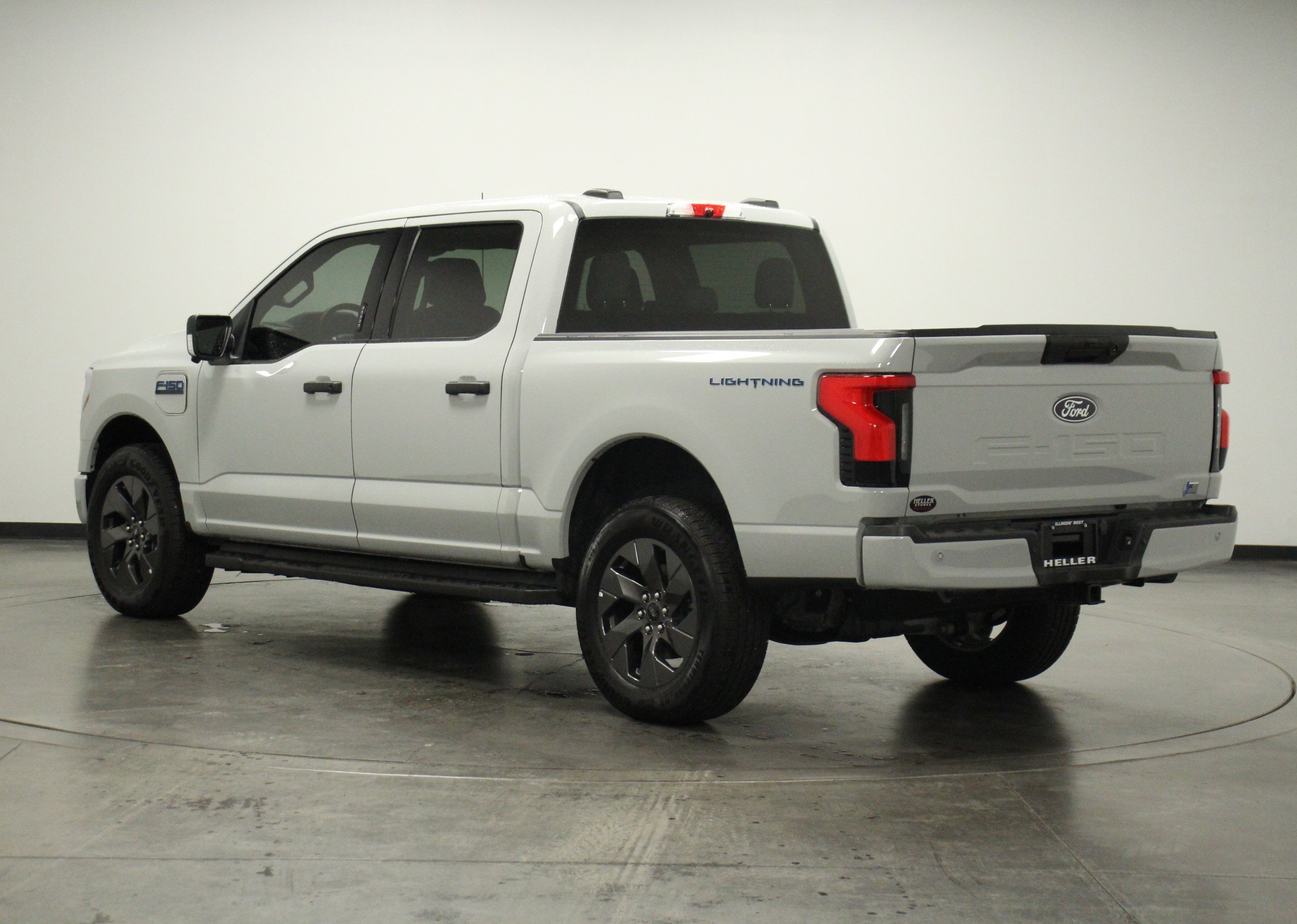 2024 Ford F-150 Lightning XLT photo 3