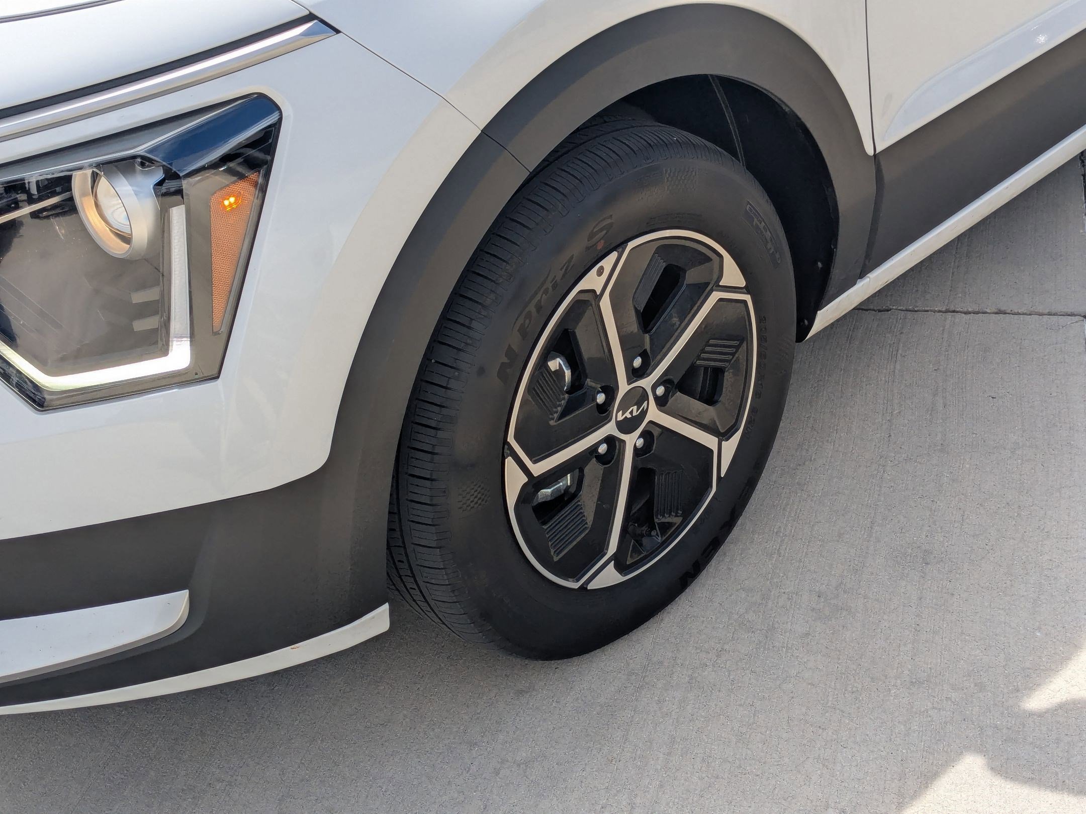 2023 Kia Niro EX photo 10
