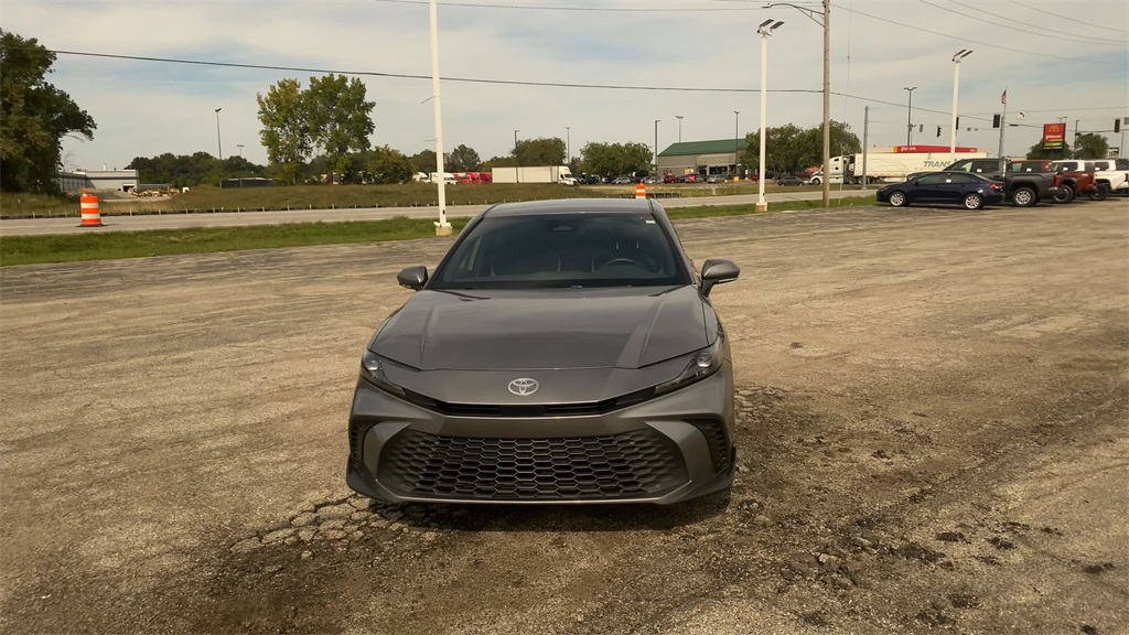 2025 Toyota Camry SE photo 3