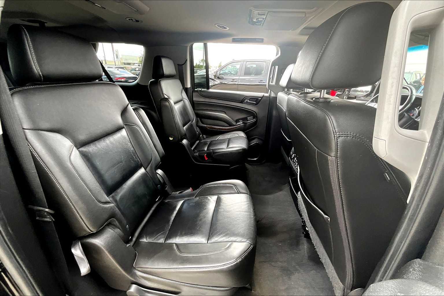 2019 Chevrolet Suburban LT photo 19