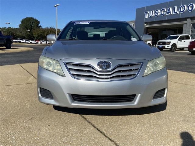 2010 Toyota Camry LE photo 3