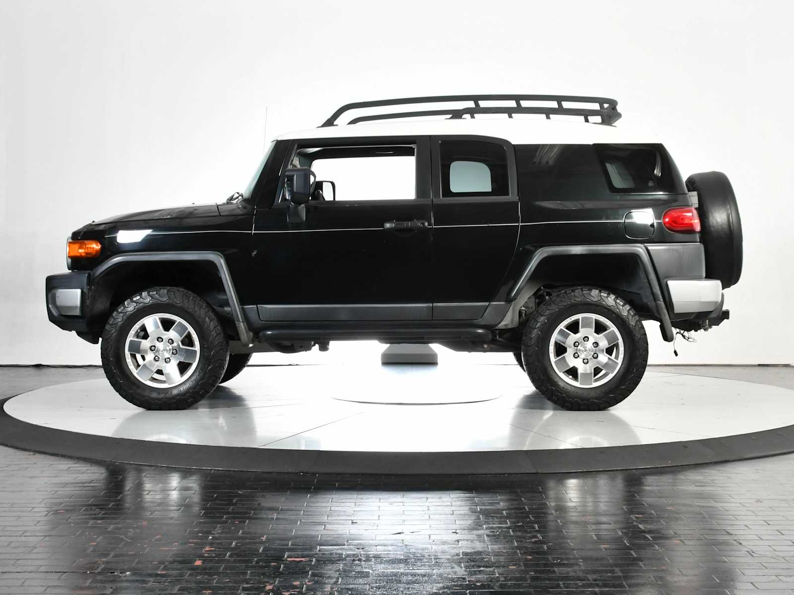 Used 2008 Toyota FJ Cruiser Base with VIN JTEZU11FX80019649 for sale in Dallas, TX
