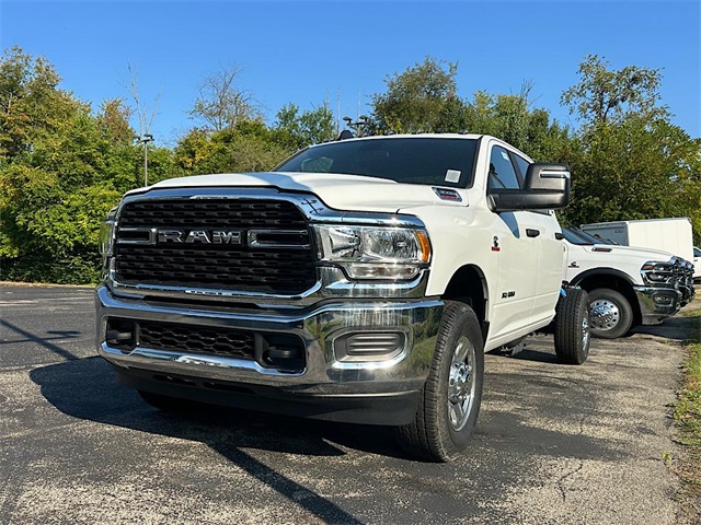 2024 Ram 3500 SLT photo 3